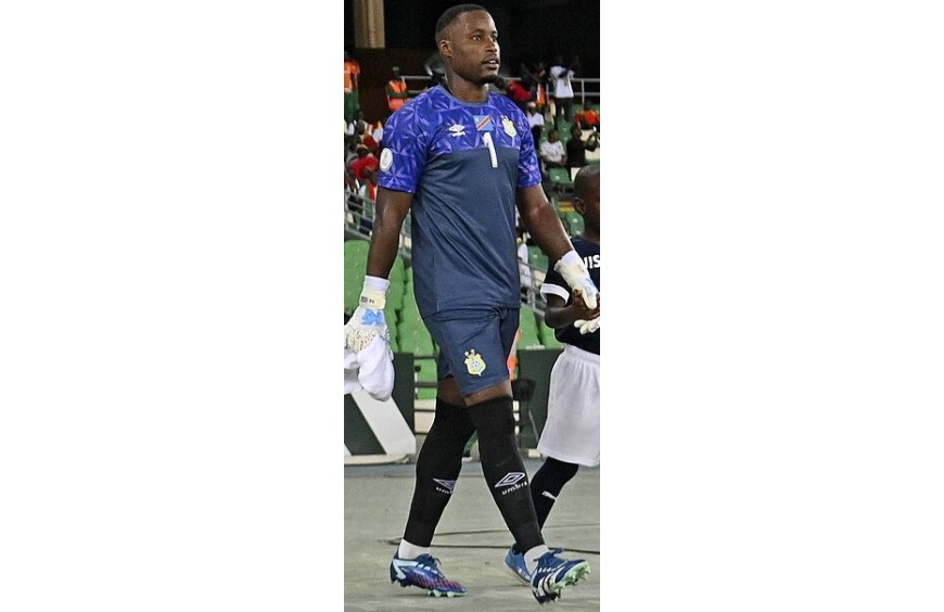 Qui est Lionel Mpasi, ce gardien de but buteur ?